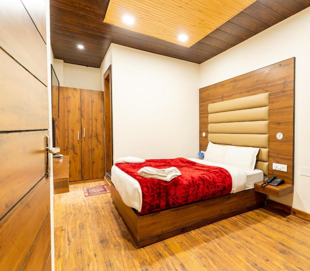 Hotel Woodland Nainital Exteriör bild