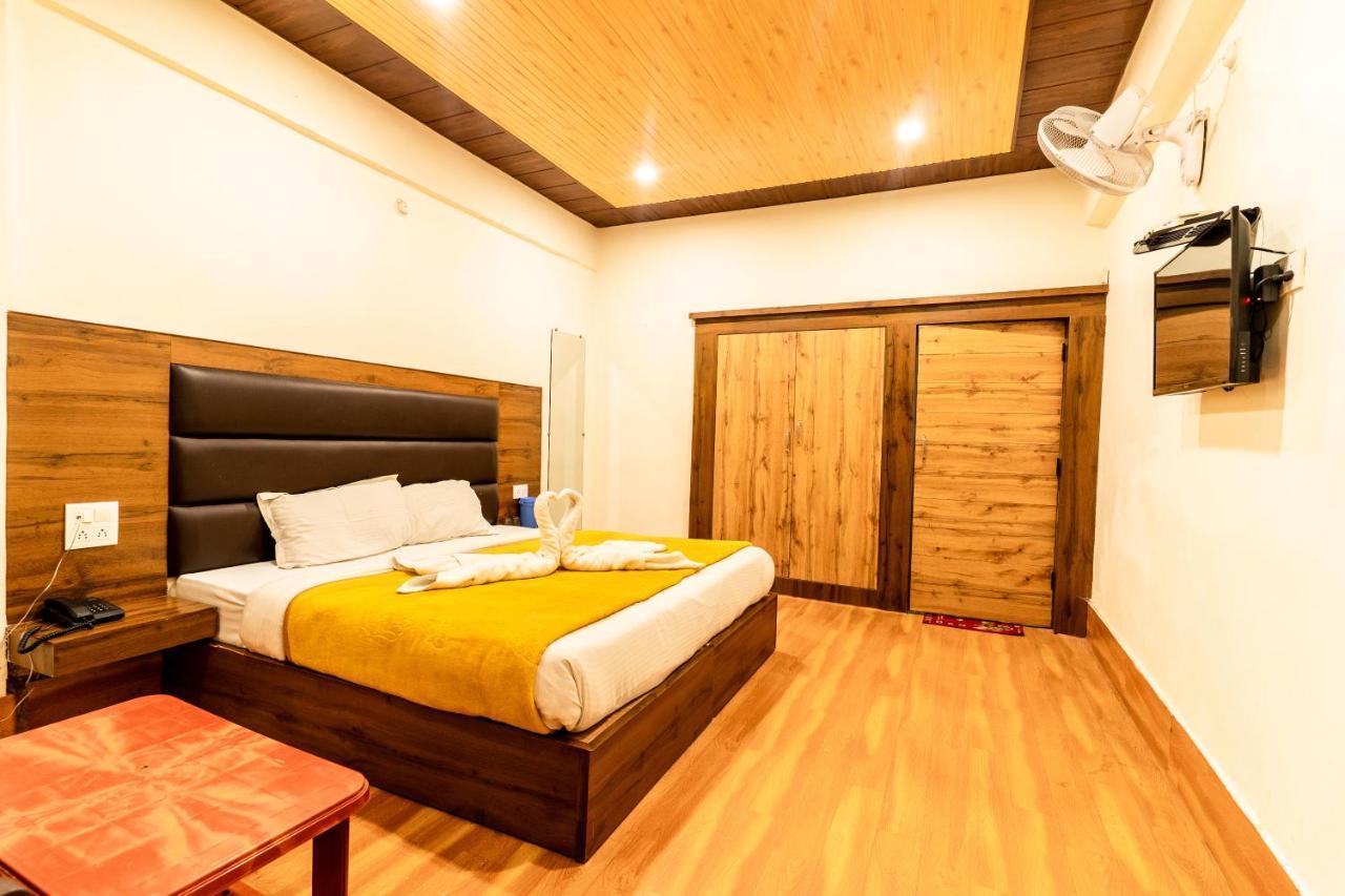 Hotel Woodland Nainital Exteriör bild