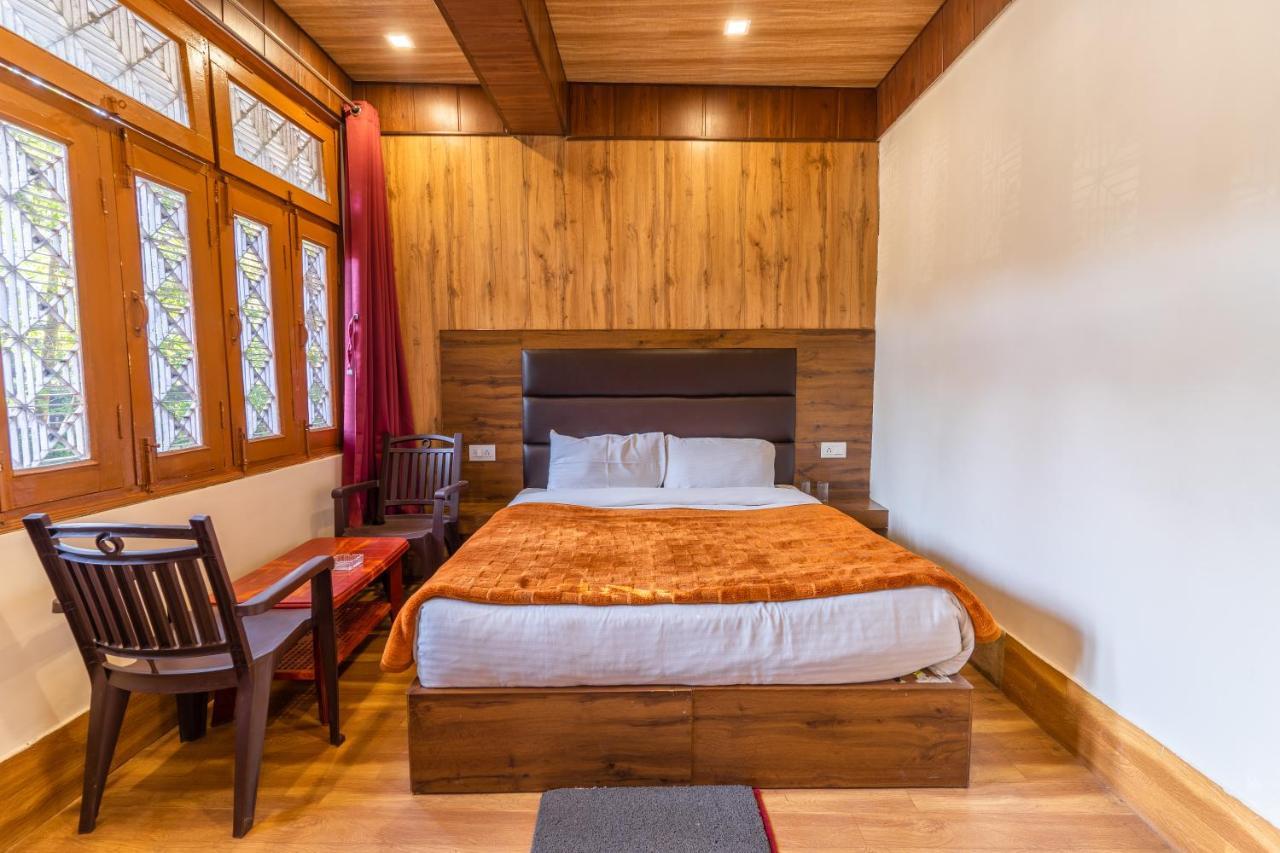 Hotel Woodland Nainital Exteriör bild